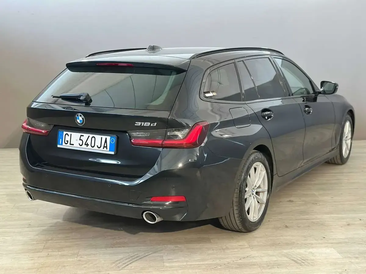Usata BMW 318 150 CV (110 kW) 2022 Nero Station wagon