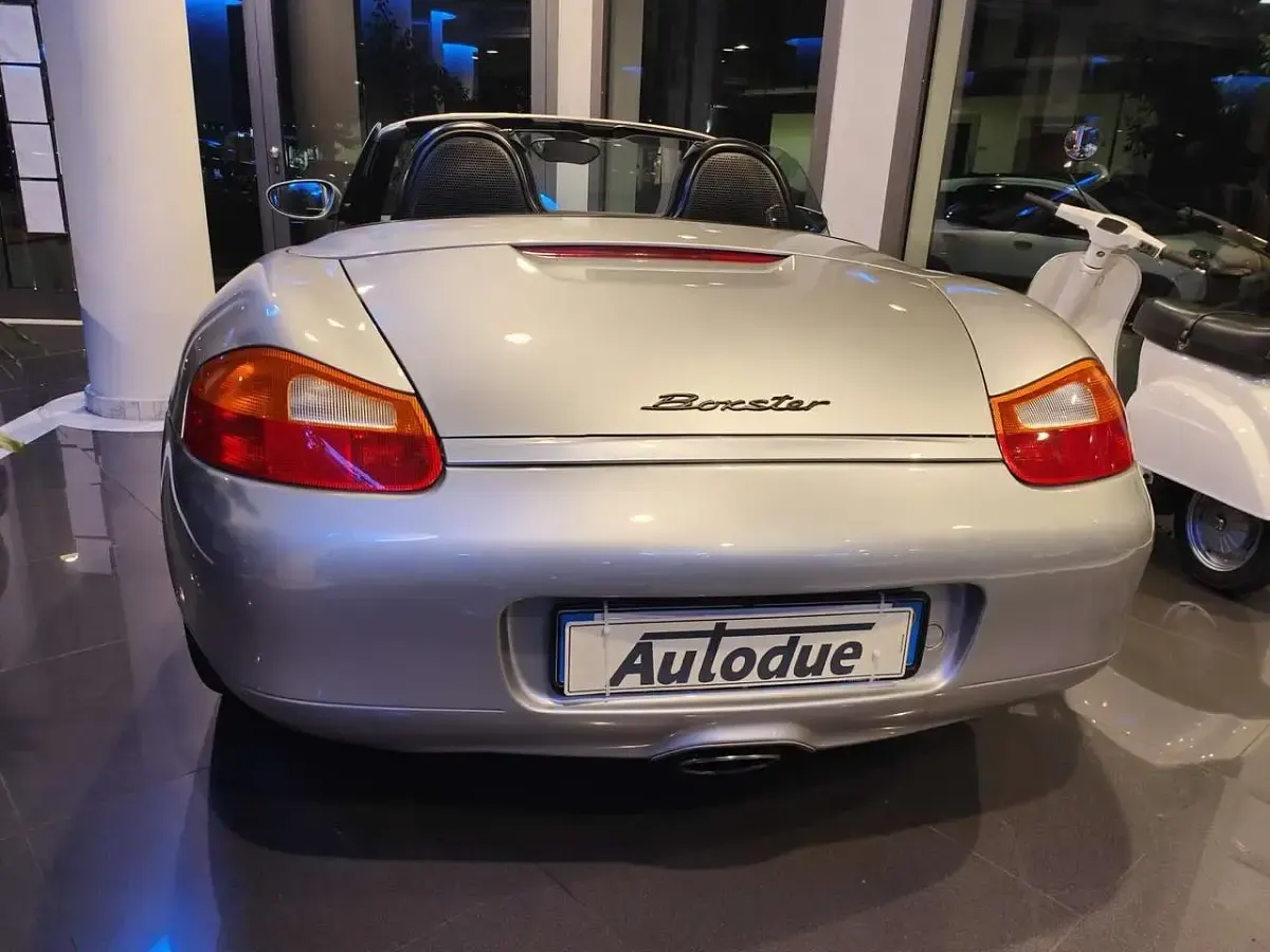 Usata Porsche Boxster 220 CV (161 kW) 1999 Argento Cabrio
