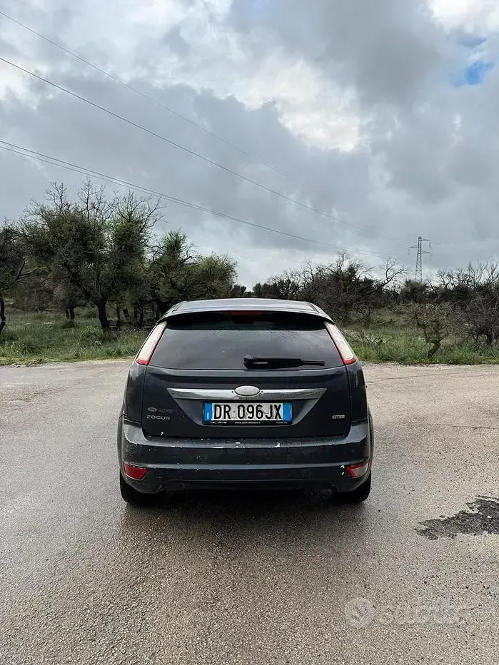 Usata Ford Focus 100 CV (73 kW) 2009 Grigio Berlina