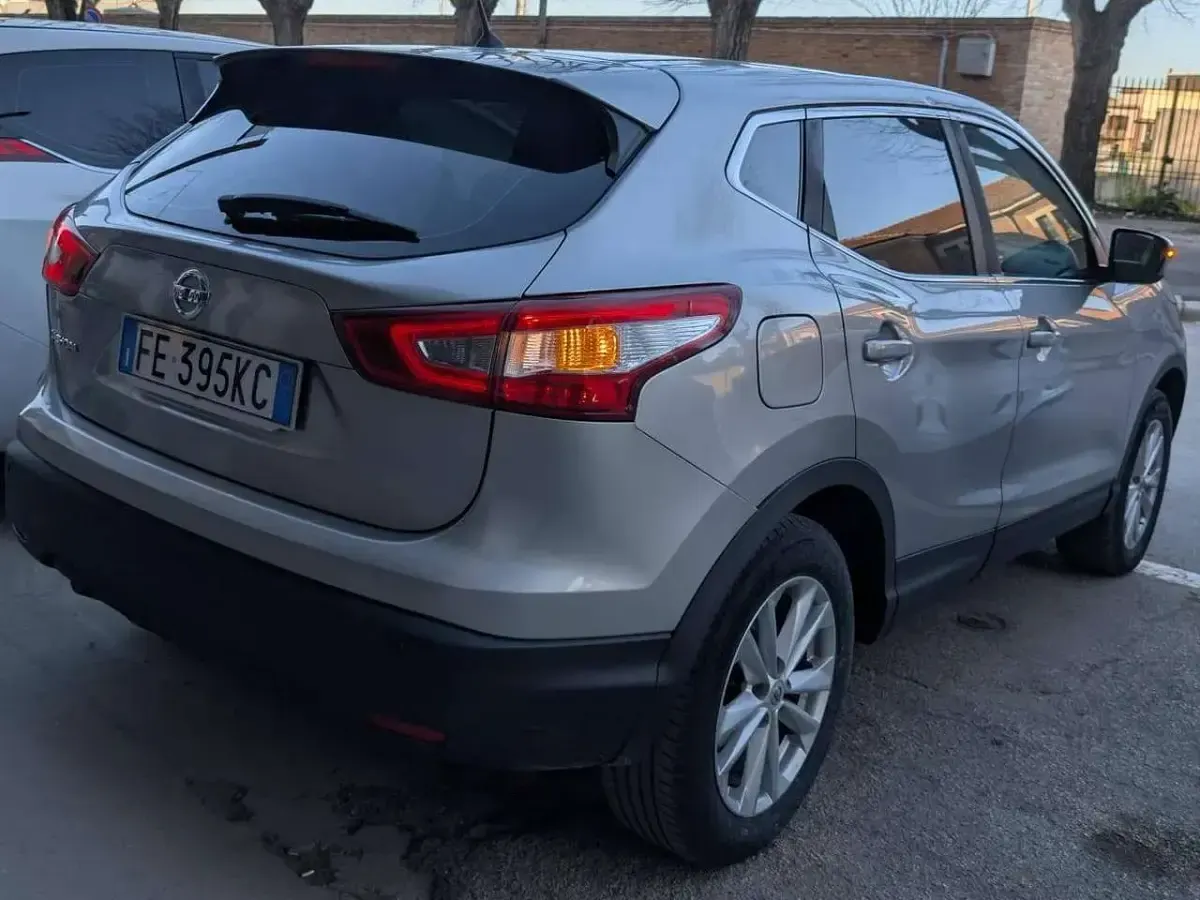 Usata Nissan Qashqai Acenta 131 CV (96 kW) 2016 Argento SUV