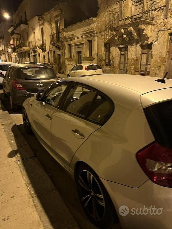 Begagnad BMW 2000 2005 Grå Sedan