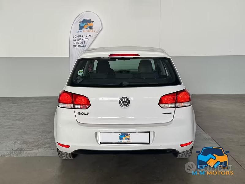 Usata VW Golf VI Comfortline 102 CV (75 kW) 2010 Bianco Utilitaria