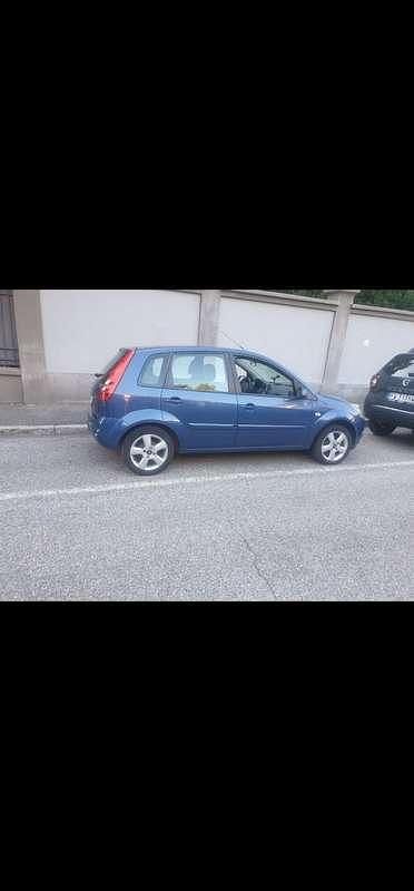 Begagnad Ford Fiesta Ghia 90 HK (66 kW) 2008 Blå Sedan