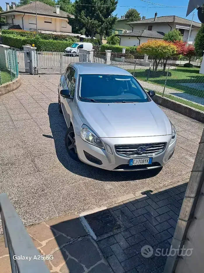 Usata Volvo V60 136 CV (100 kW) 2012 Grigio Station wagon