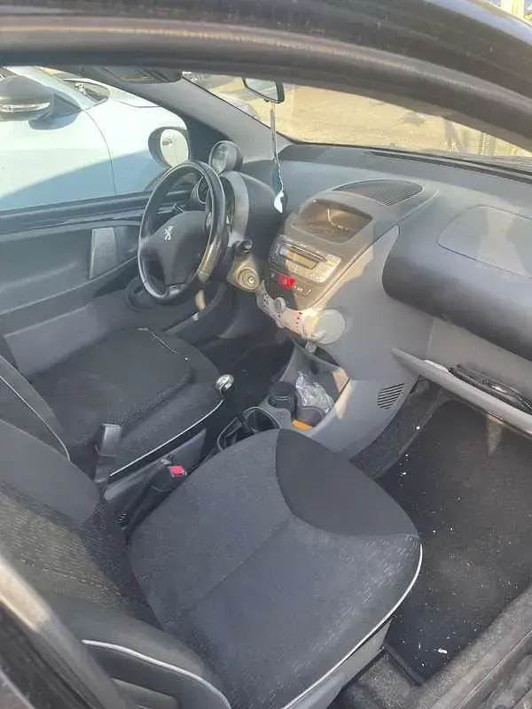 Usata Peugeot 107 Allure 68 CV (50 kW) 2012 Utilitaria