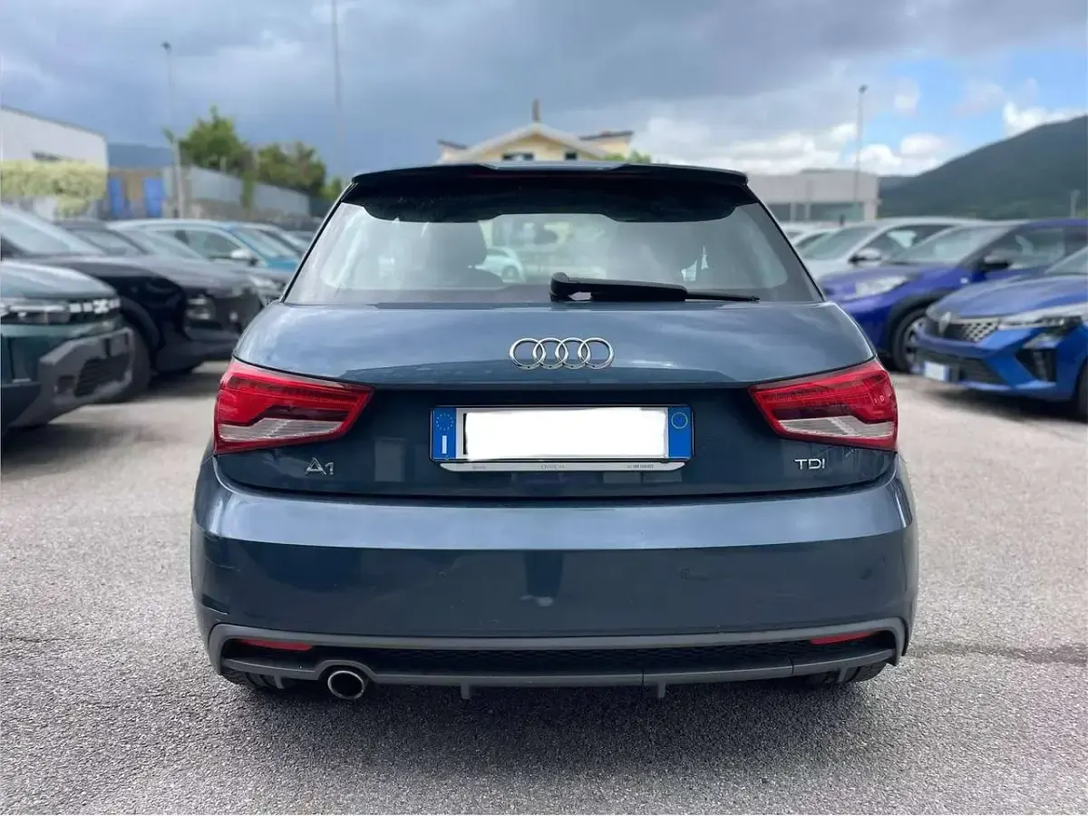 Käytetty Audi A1 Admired 88 HP (64 kW) 2016 Sininen Viistoperä