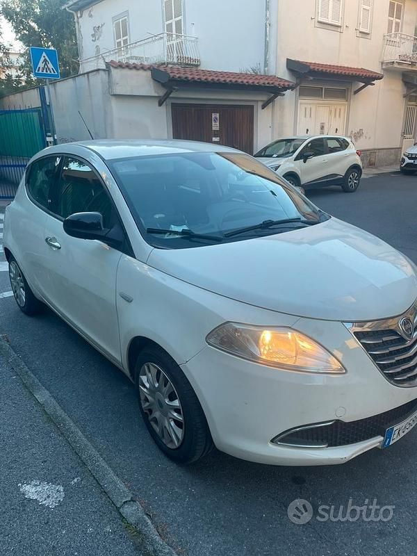 Usata Lancia Ypsilon 69 CV (50 kW) 2012 Bianco Utilitaria