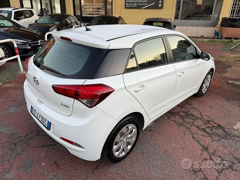 Usata Hyundai i20 75 CV (55 kW) 2017 Bianco Berlina
