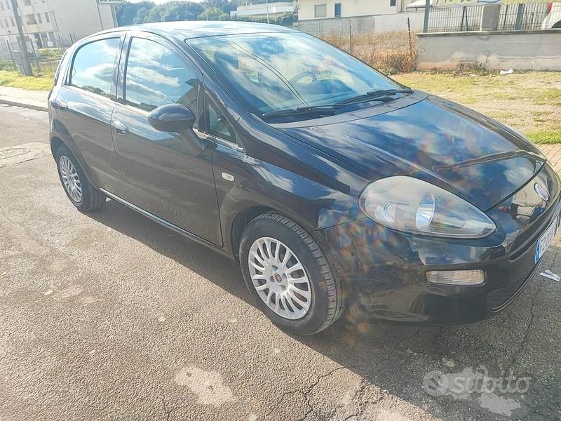 Gebraucht Fiat Punto Easy 95 PS (69 kW) 2013 Schwarz Kleinwagen