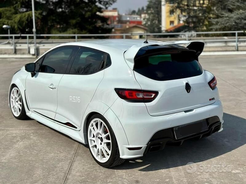 Usata Renault Clio IV Trophy 260 CV (191 kW) 2015