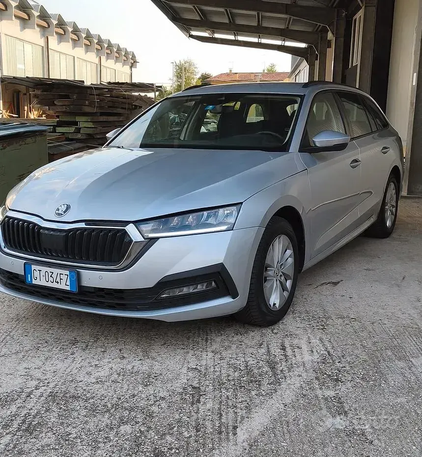 Usata Skoda Octavia 150 CV (110 kW) 2024 Grigio Station wagon