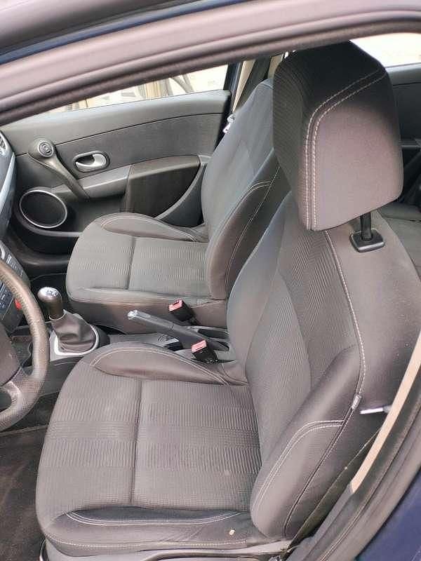 Usata Renault Clio III 75 CV (55 kW) 2010 Berlina