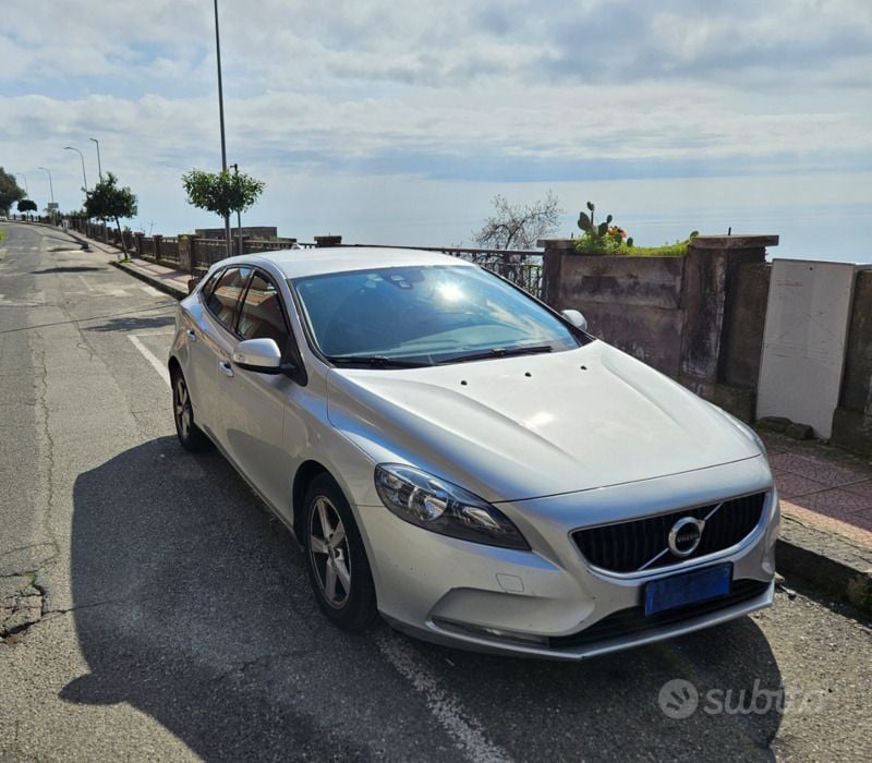 Usata Volvo V40 Kinetic 120 CV (88 kW) 2017 Grigio Station wagon