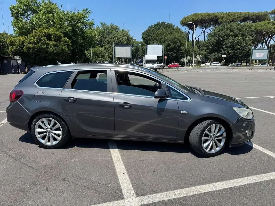 Usata Opel Astra 125 CV (91 kW) 2011 Grigio Station wagon