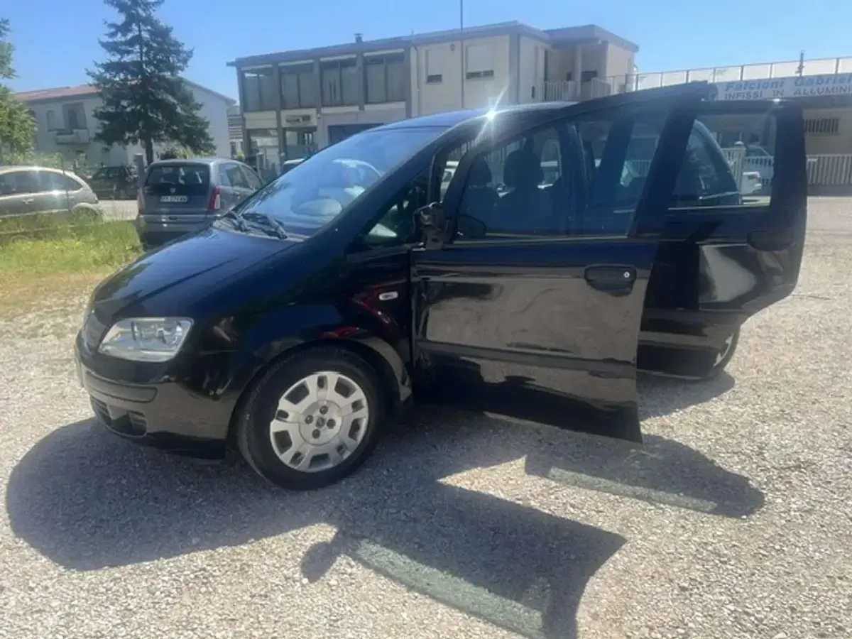 Usata Fiat Idea Emotion 90 CV (66 kW) 2008 Nero Monovolume