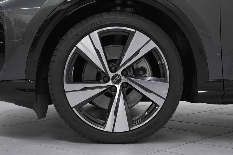 Begagnad Audi Q5 S-Line 204 HK (150 kW) 2025 Grå SUV
