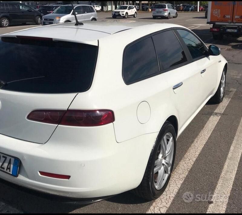 Usata Alfa Romeo 159 150 CV (110 kW) 2011 Bianco Station wagon