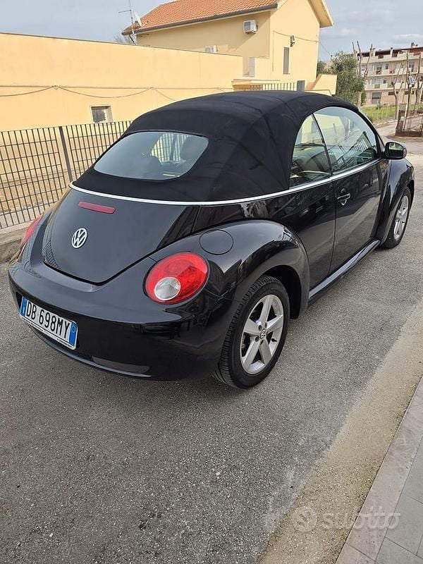 Usata VW New Beetle 105 CV (77 kW) 2007 Nero Utilitaria