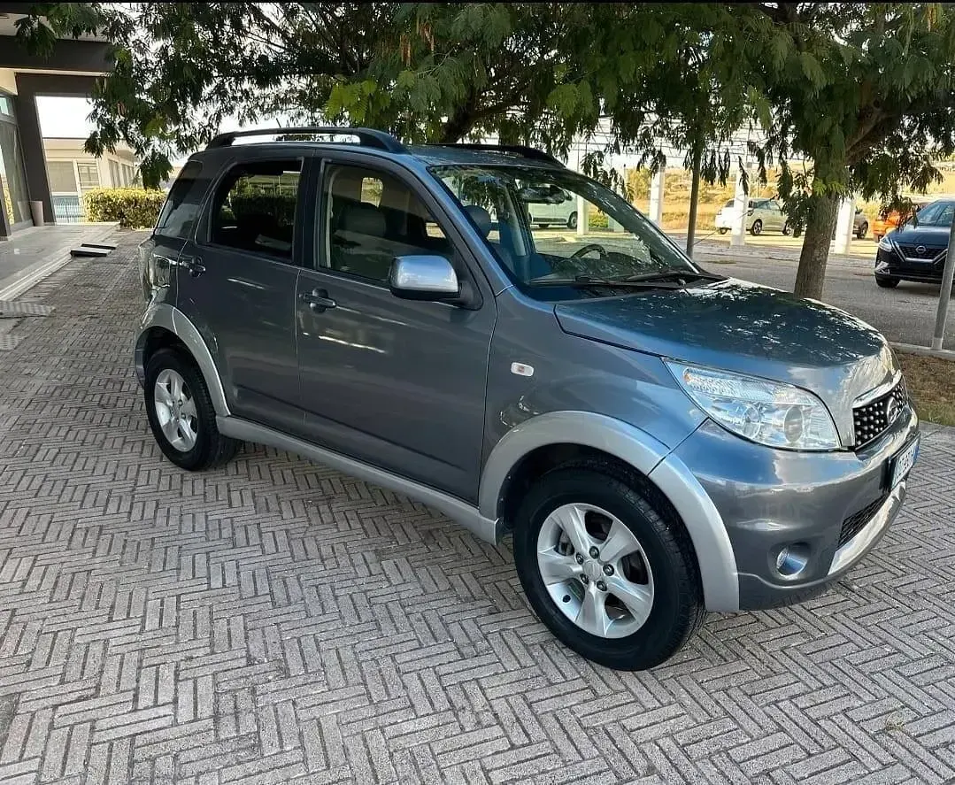 Usata Daihatsu Terios SHO 104 CV (76 kW) 2010 Grigio SUV