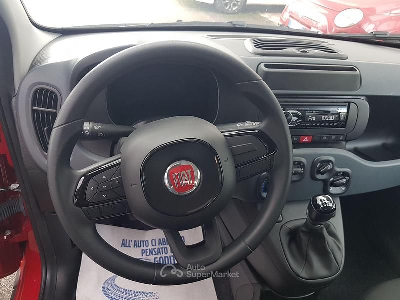 Nuova Fiat Panda 69 CV (50 kW) 2025 Rosso Utilitaria
