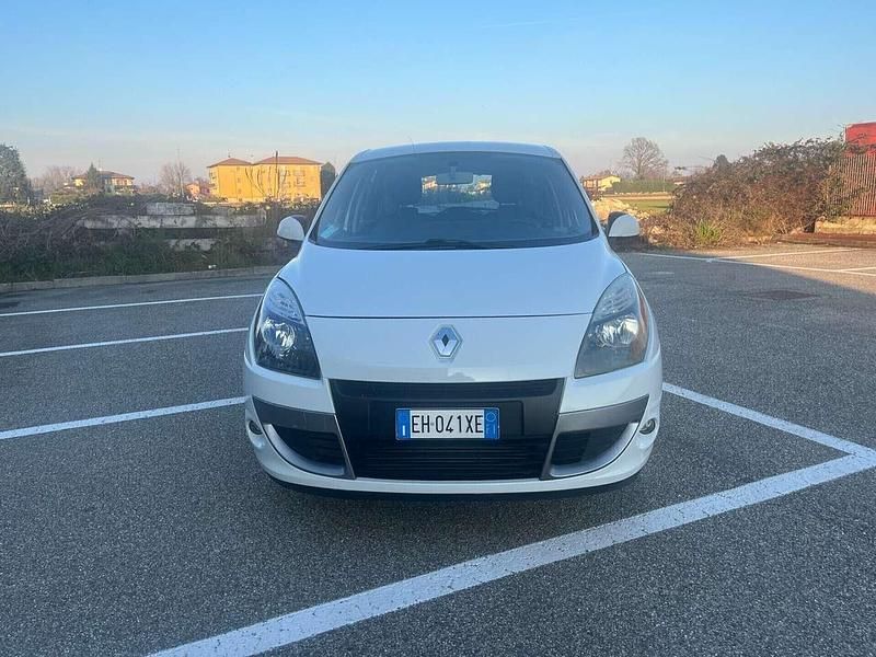 Usata Renault Scénic III Luxe 110 CV (80 kW) 2011 Bianco Monovolume