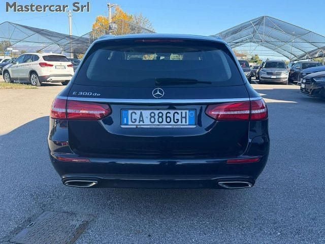 Usata Mercedes E300 Business 194 CV (142 kW) 2020 Blu Station wagon
