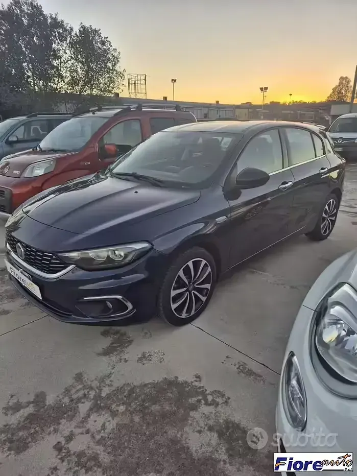 Usata Fiat Tipo Lounge 120 CV (88 kW) 2016 Blu Berlina