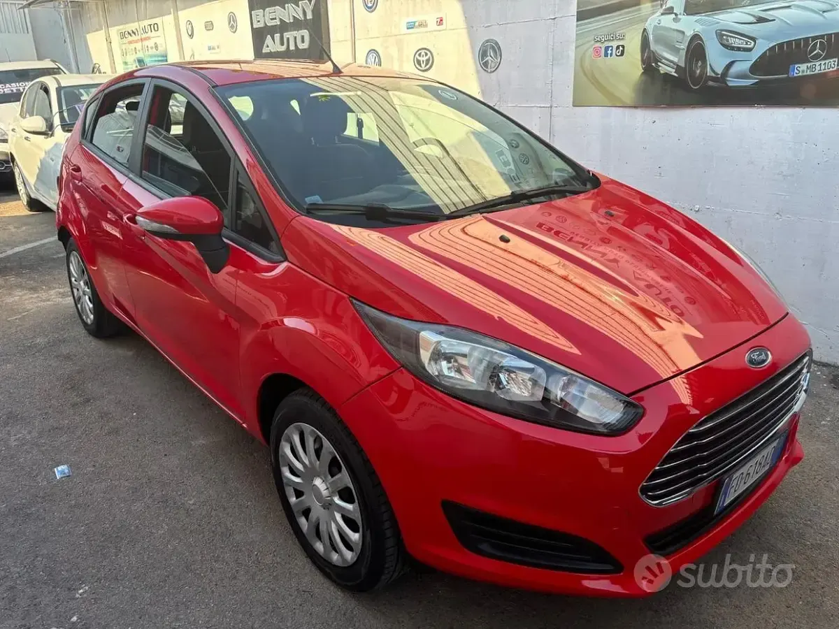 Usata Ford Fiesta Business Edition 80 CV (58 kW) 2016 Rosso Utilitaria