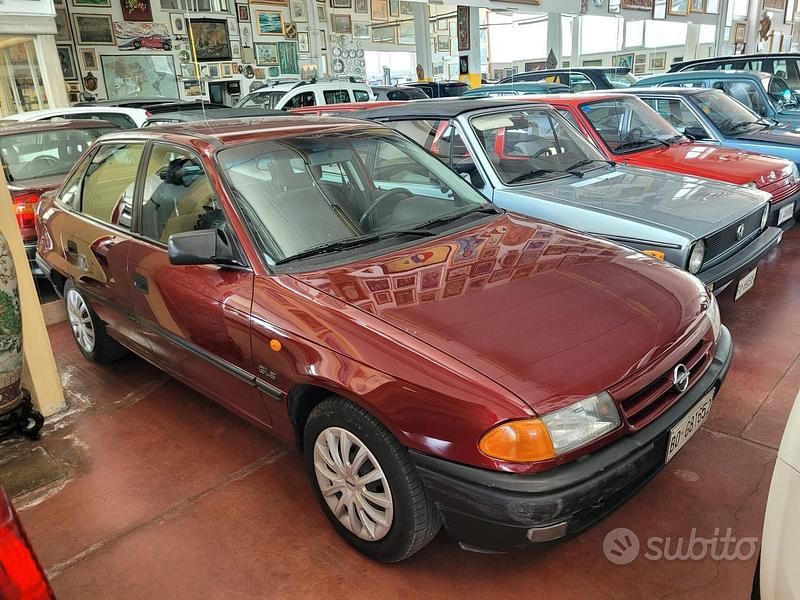 Usata Opel Astra 60 CV (44 kW) 1993 Marrone Berlina