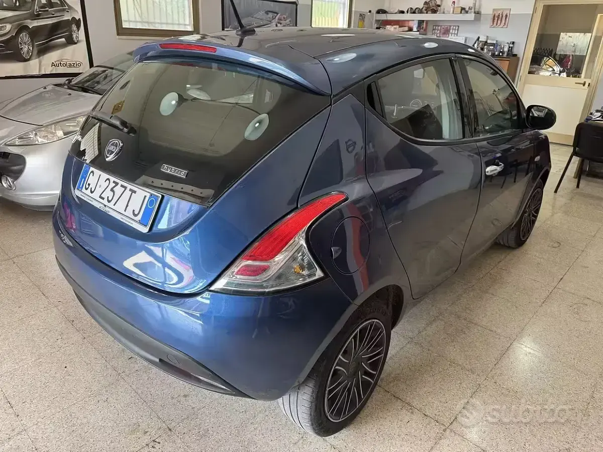 Usata Lancia Ypsilon 69 CV (50 kW) 2022 Bluazzurro Utilitaria