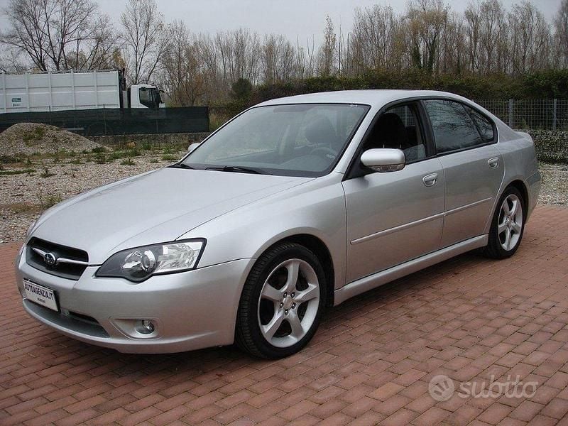 Usata Subaru Legacy 165 CV (121 kW) 2005 Grigio Berlina