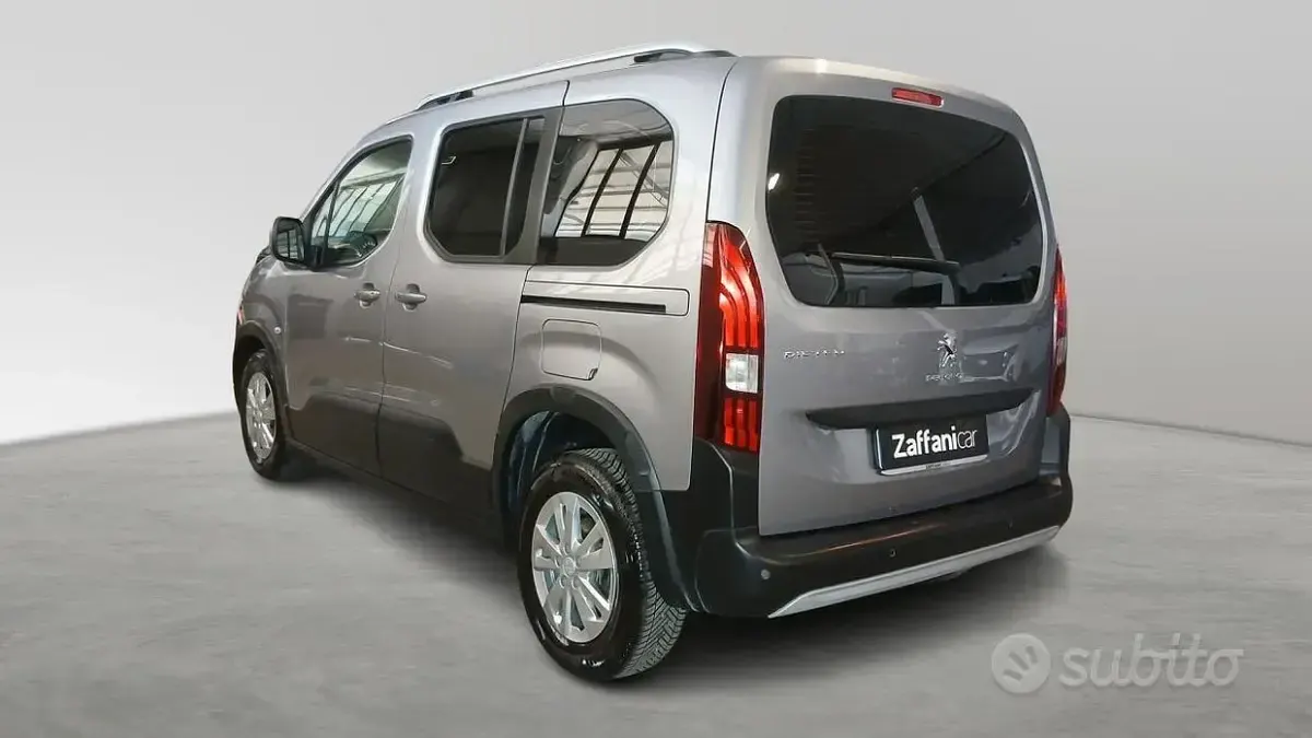 Usata Peugeot Rifter Active 102 CV (75 kW) 2021 Grigio Monovolume