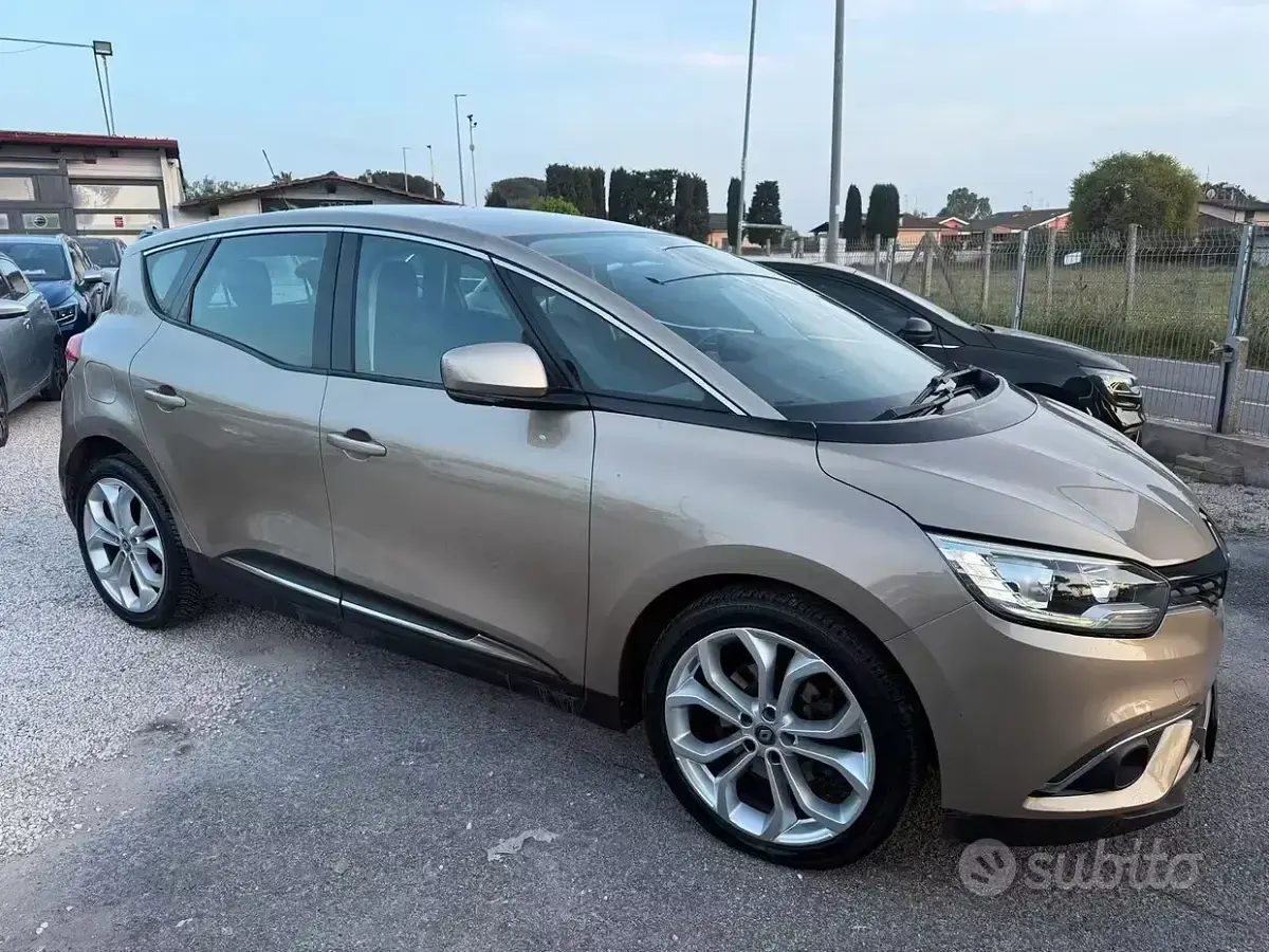 Usata Renault Scénic Intens 110 CV (80 kW) 2018 Marrone Monovolume