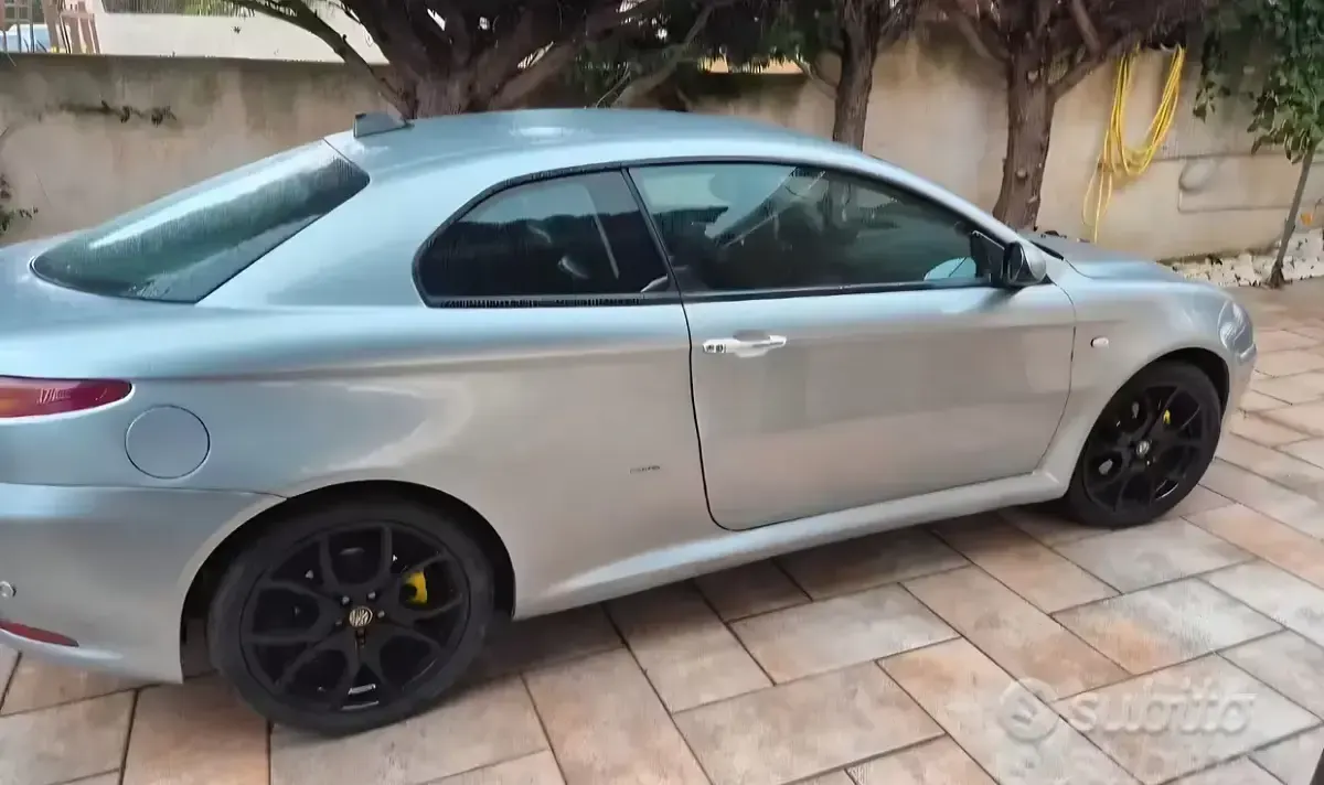 Usata Alfa Romeo GT 166 CV (122 kW) 2004 Grigio Coupé