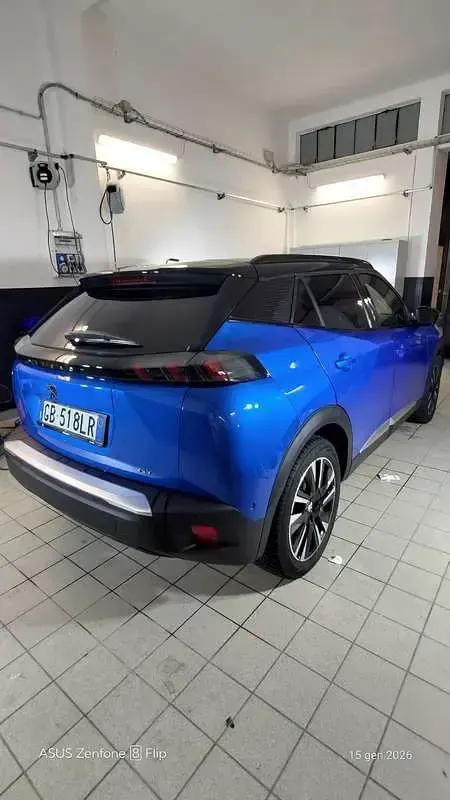 Usata Peugeot e-2008 GT-line 56 kW (77 CV) 2020 Bluazzurro SUV