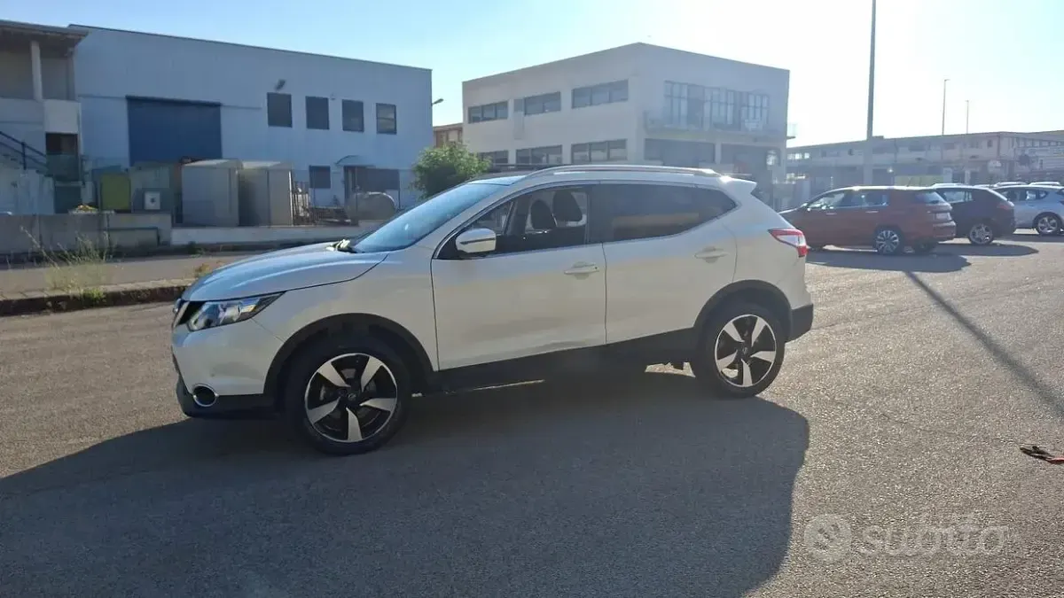 Usata Nissan Qashqai N-Connecta 110 CV (80 kW) 2016 Bianco SUV