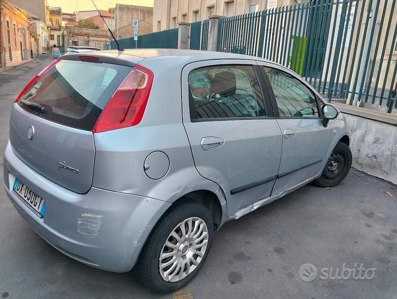 Usata Fiat Grande Punto 75 CV (55 kW) 2009 Grigio Utilitaria