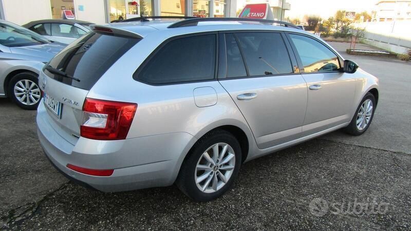 Usata Skoda Octavia G-TEC Executive 110 CV (80 kW) 2016 Argento Station wagon