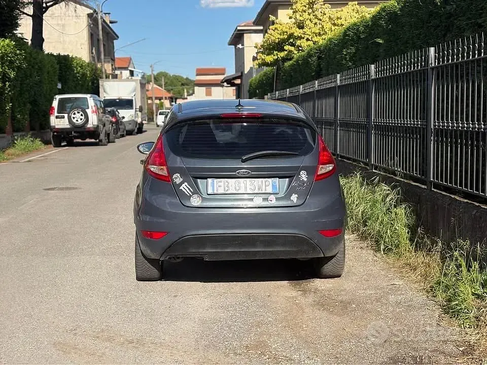 Usata Ford Fiesta 82 CV (60 kW) 2011 Berlina