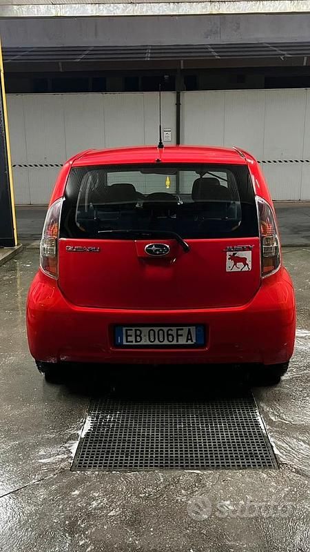 Usata Subaru Justy 69 CV (50 kW) 2011 Rosso Utilitaria