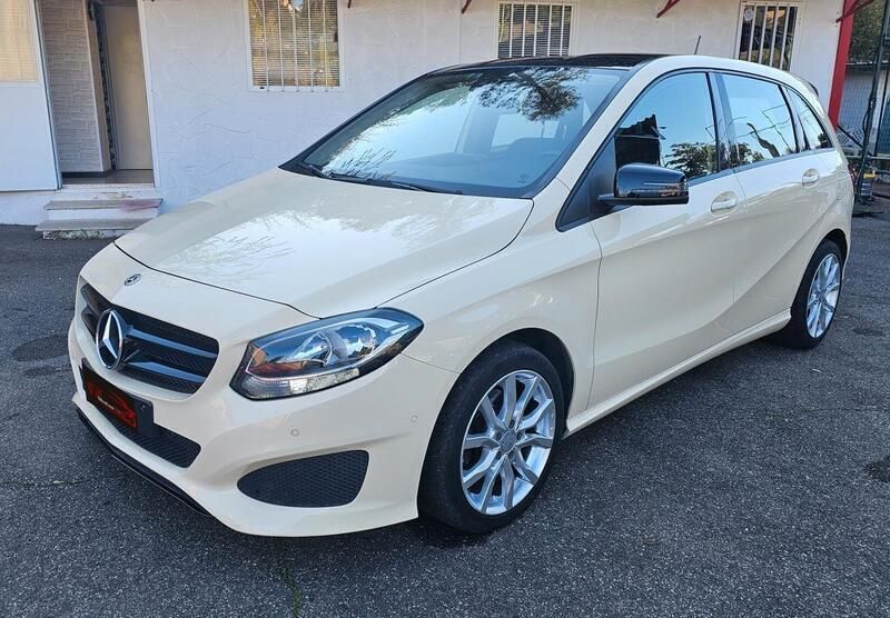 Begagnad Mercedes B200 Premium 136 HK (100 kW) 2017 Beige Minibuss