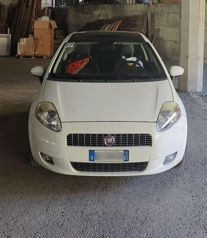 Usata Fiat Grande Punto Dynamic 77 CV (56 kW) 2009 Utilitaria