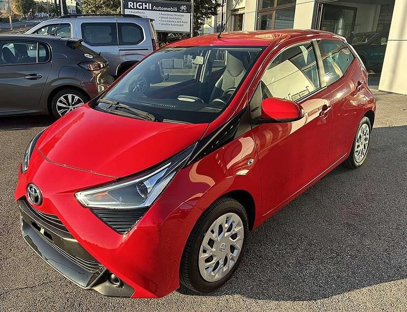 Usata Toyota Aygo X-play 72 CV (52 kW) 2021 Pastello Utilitaria