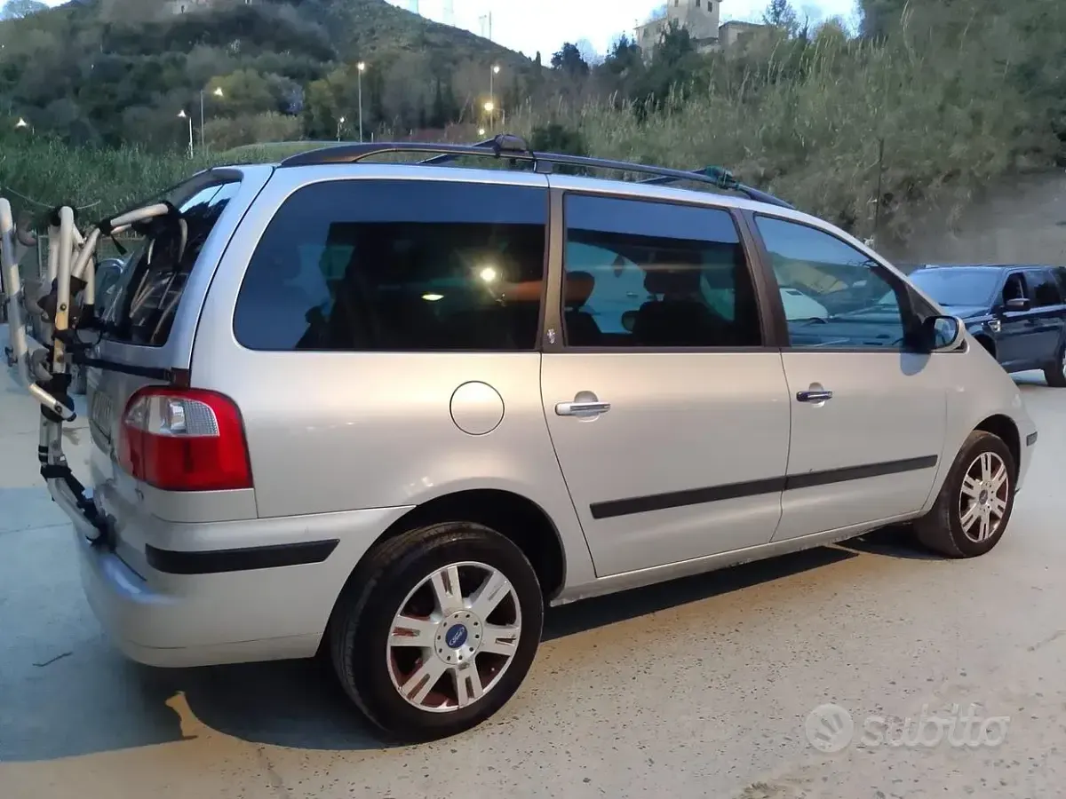 Begagnad Ford Galaxy Ghia 130 HK (95 kW) 2005 Grå Minibuss