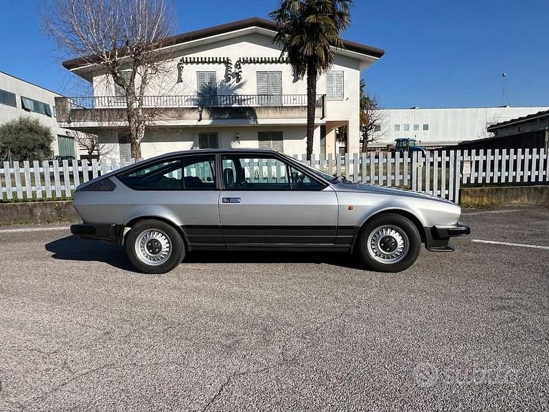 Usata Alfa Romeo GTV 131 CV (96 kW) 1985 Grigio Coupé