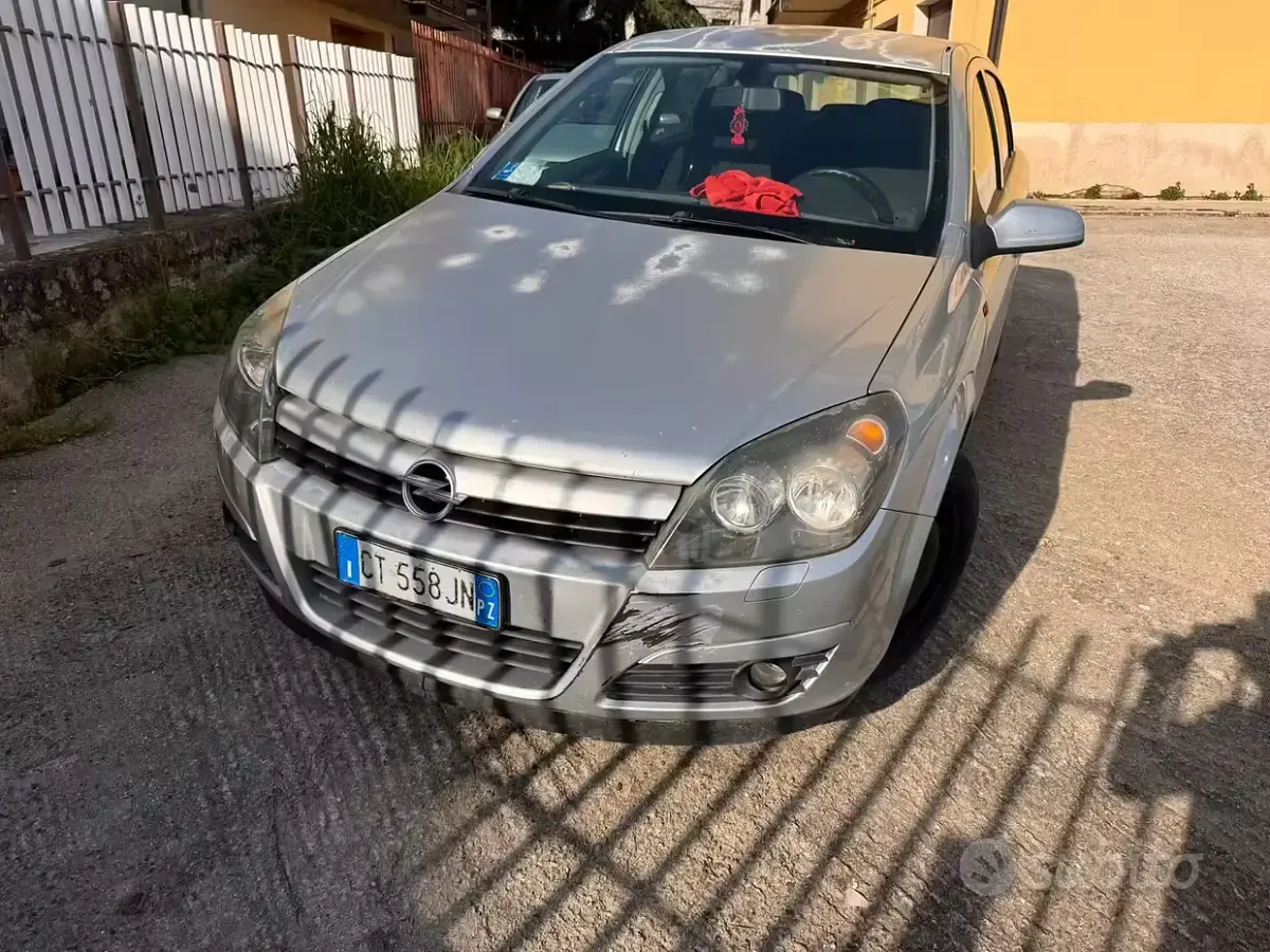 Usata Opel Astra 101 CV (74 kW) 2005 Berlina