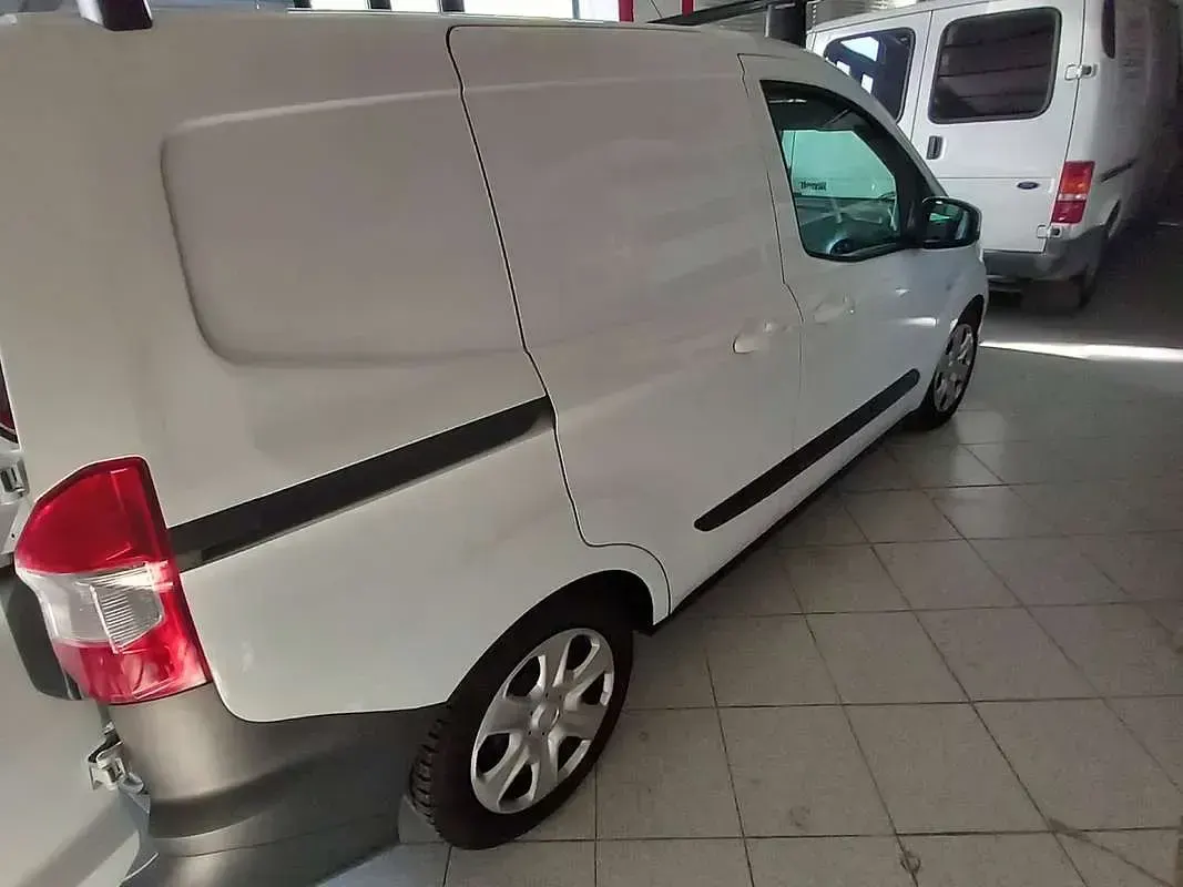 Usata Ford Courier Trend 75 CV (55 kW) 2016 Bianco Monovolume