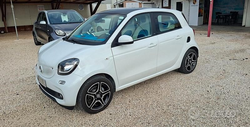 Usata Smart ForFour Proxy 71 CV (52 kW) 2015 Bianco Utilitaria