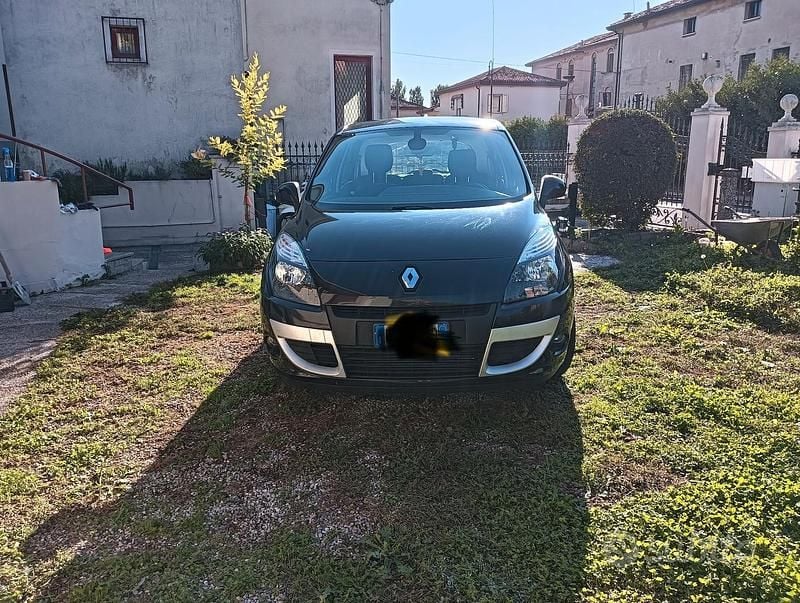 Nero Usata 2010 Renault Scénic Monovolume | 2200 € (Ottimo prezzo) - Immagine 1/4