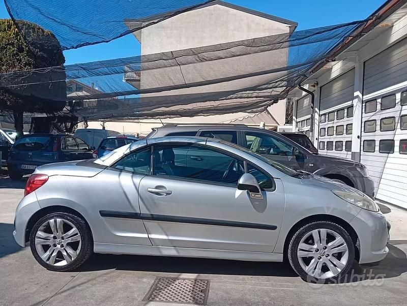 Usata Peugeot 207 CC 120 CV (88 kW) 2008 Grigio Cabrio